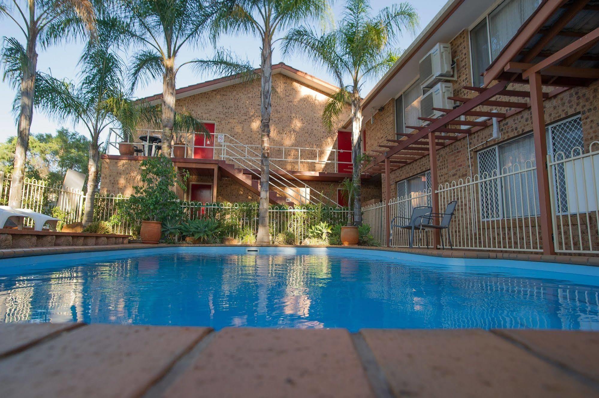 דובו Manera Heights Apartments מראה חיצוני תמונה